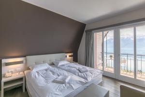 Postel nebo postele na pokoji v ubytování Hôtel Prealpina