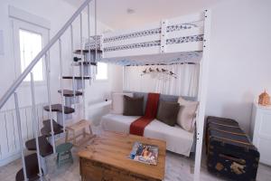 Posezení v ubytování For You Rentals Acacias apartment TEMPORAL ACA11