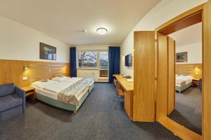 Postel nebo postele na pokoji v ubytování Hotel Port Doksy + 37 fotografií