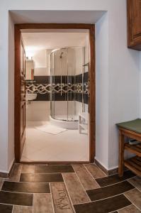 a bathroom with a shower with a glass door at Zsirai Guest House in Mád