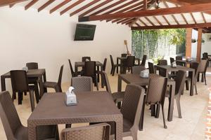 A restaurant or other place to eat at Finca Hotel Guali Santafe