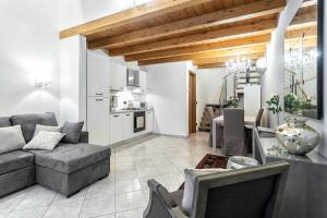 Predel za sedenje v nastanitvi Stella Marina 4