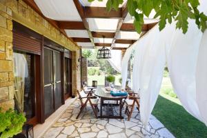 Vonkajšia záhrada v ubytovaní Beautiful Sani Villa