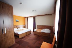 Postel nebo postele na pokoji v ubytování Hotel Marinšek + 30 fotografií