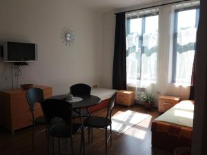 Televízia a/alebo spoločenská miestnosť v ubytovaní Apartmán Maršík