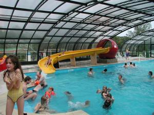 a group of people in a swimming pool at Woudthuisje in Laag-Soeren