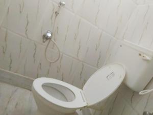 Vannituba majutusasutuses NIRMAN HOMESTAY 5 minutes walk to beach