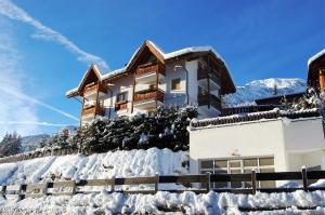 Gallery image of Chalet alla Cascata in Badia