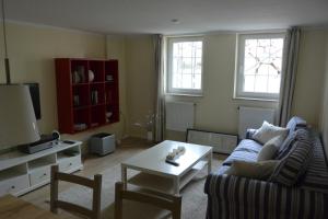 a living room with a couch and a coffee table at Ferienwohnung am Meer mit Wallbox in Scharbeutz