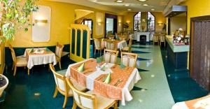 Restoran ili drugo mesto za obedovanje u objektu Hotel Relax u Drsů