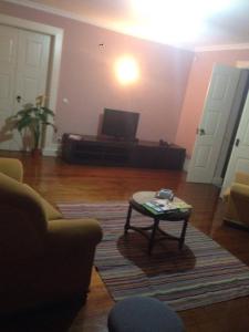 a living room with a coffee table on a rug at Casa dos Confrades in Arcos de Valdevez