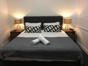 Kimberley Gardens Hotel, Serviced Apartments and Serviced Villas客房内的一张或多张床位