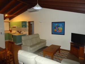 Χώρος καθιστικού στο Dalmeny Shores Villas