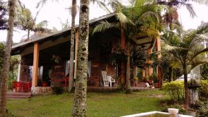 a house with palm trees in front of it at Finca La Esperanza Loma Linda in San Francisco