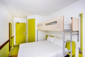 Postel nebo postele na pokoji v ubytování ibis Budget - Newcastle