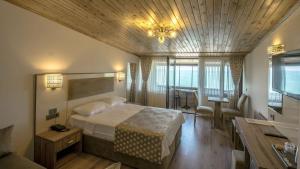 Postel nebo postele na pokoji v ubytování Akcakoca Poyraz Otel + 37 fotografií