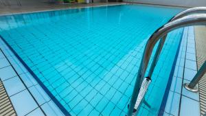 Bazén v ubytování Times Hotel Brunei nebo v jeho okolí