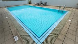 Bazén v ubytování Times Hotel Brunei nebo v jeho okolí