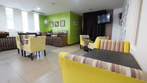TV a/nebo společenská místnost v ubytování Times Hotel Brunei