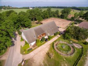 an overhead view of a large house with a farm at Pferdehof Ranzow in Ranzow