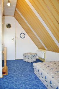 En eller flere senge i et værelse på Komfortfewo Steuerrad