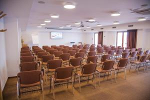 The business area and/or conference room at Hotel Eminent