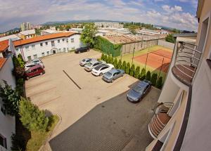 The surrounding neighborhood or a neighborhood close to a szállodákat