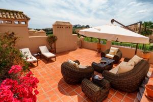 A seating area at La Cartuja del Golf