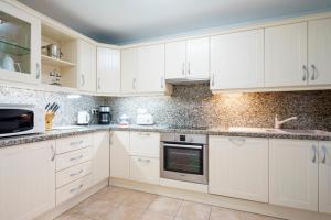 A kitchen or kitchenette at La Cartuja del Golf