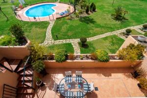 The swimming pool at or close to La Cartuja del Golf