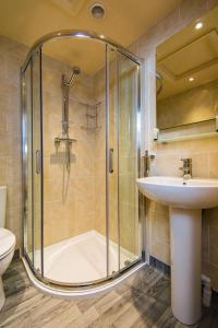 A bathroom at Widbrook Barns