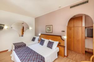 Postel nebo postele na pokoji v ubytování Hotel Tevere Perugia + 37 fotografií