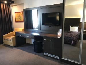 TV a/nebo společenská místnost v ubytování Hotel Kardinal