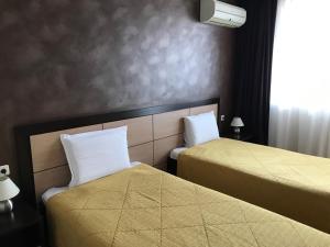Postel nebo postele na pokoji v ubytování Hotel Kardinal