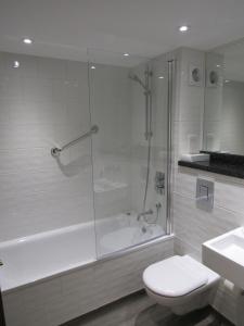 A bathroom at Ufford Park Hotel, Golf & Spa 