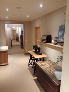 a hotel room with a table and a microwave at Hotel Daimerwirt in Moosinning