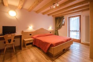 Postel nebo postele na pokoji v ubytování Albergo al Fontanin