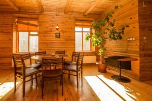 Posezení v ubytování Alevi Holiday Home with Sauna