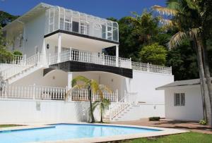 Πισίνα στο ή κοντά στο The Whitehouse Bed and Breakfast