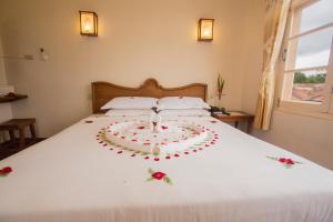 Vuode tai vuoteita majoituspaikassa Inle Apex Hotel