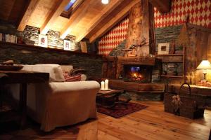 a living room with a couch and a fireplace at B&B Lo Djoua de Toueno in Arvier