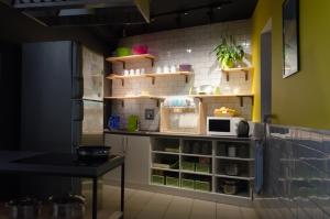 Kuchyň nebo kuchyňský kout v ubytování DREAM Hostel Kyiv