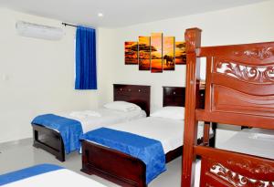 Divstāvu gulta vai divstāvu gultas numurā naktsmītnē Hotel Arce Plaza