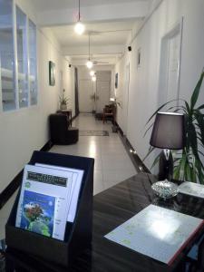 Televiisor ja/või meelelahutuskeskus majutusasutuses Hello Guest House