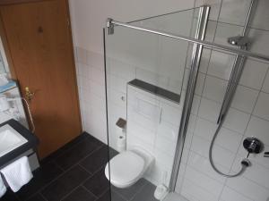 Koupelna v ubytování Hotel Pension Café Hasler