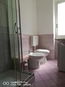 Et badeværelse på Costaguta Apartment