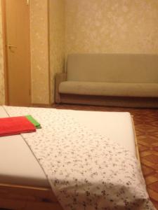 Giường trong phòng chung tại Apartments on Kirova 32