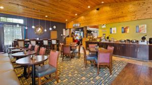 Gallery image of White Pine Inn & Suites in Holland