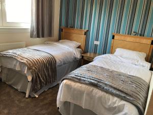 Postel nebo postele na pokoji v ubytování Royal Hotel