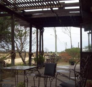 a patio with a table and chairs and a view of the ocean at apto con vista al mar in La Paloma